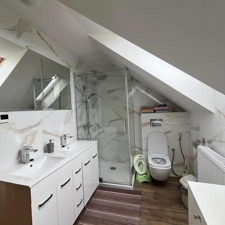 Nikol * Oravská Lesná