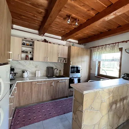Nikol Dağ evi *